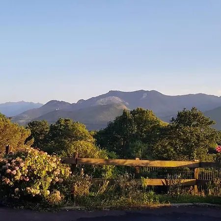 Alpehytte Avec Terrasse Face Aux Pyrenees